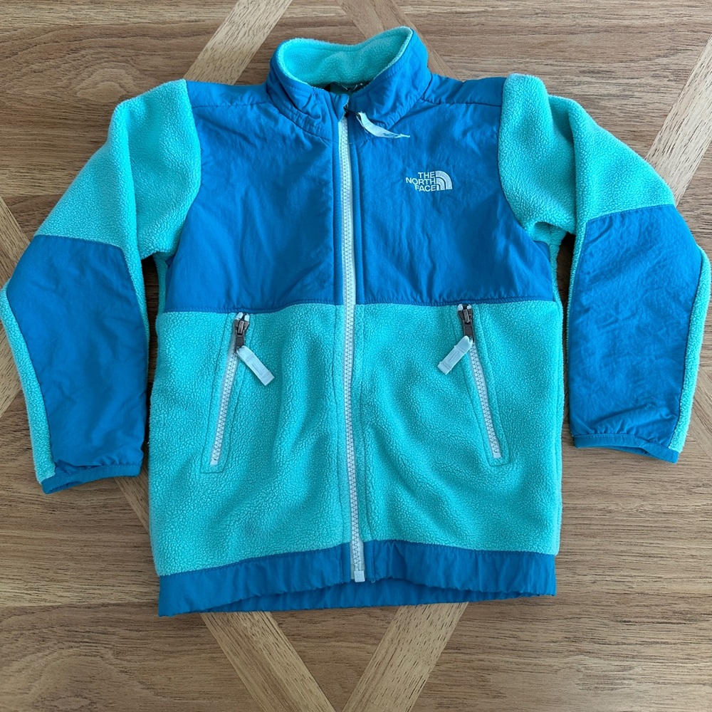 The North Face Two Toned protected fleece jacket. Size 4. Sea foam/teal green